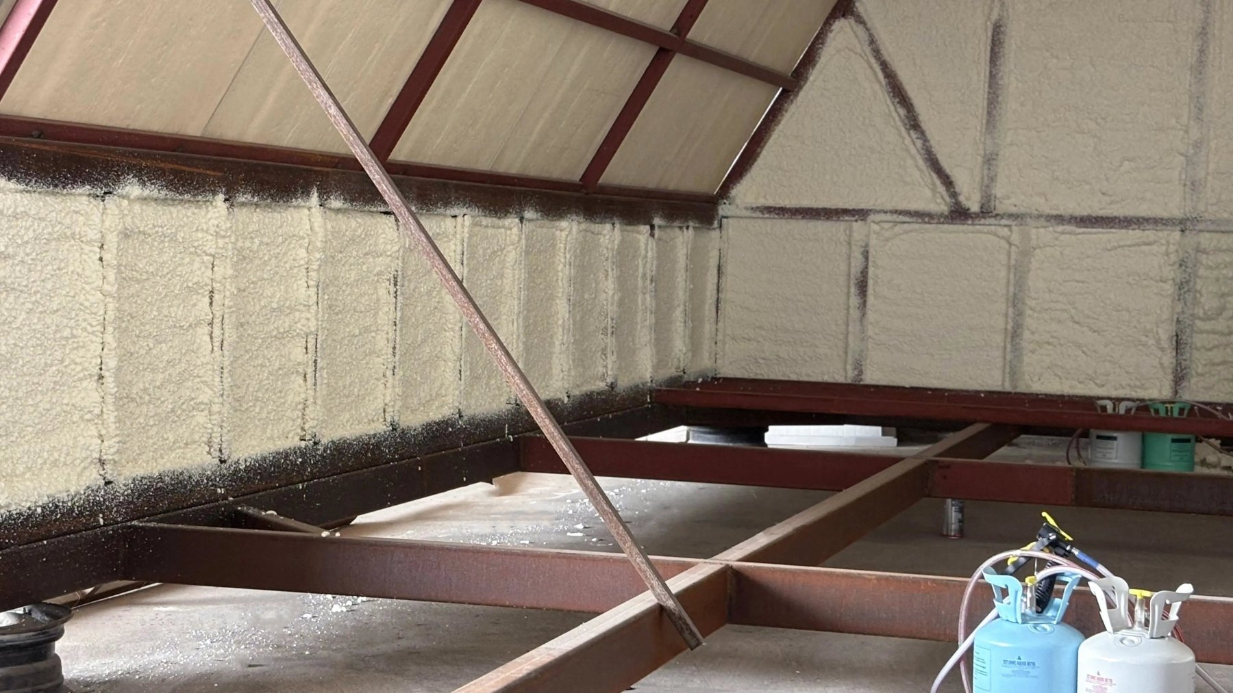 Why LA Homeowners Are Upgrading Their Insulation (And How to Do It Yourself) - Honeyfoam